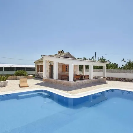 شقة With Private Pool تروغير